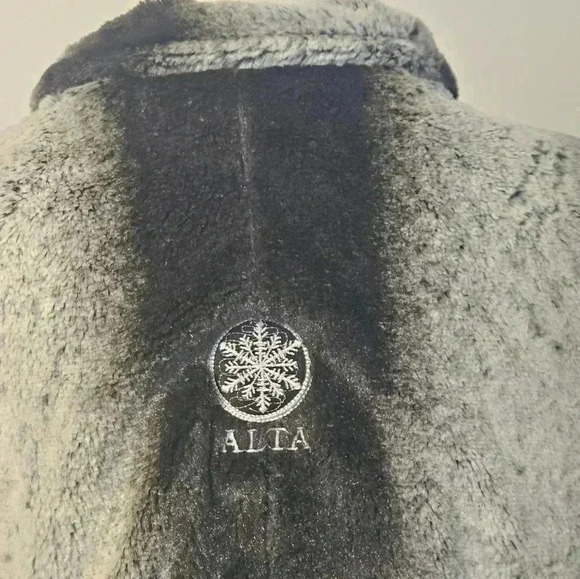 WOOLY BULLY WEAR COLORADO (ALTA) FAUX FUR VEST SIZE MEDIUM - Picture 10 of 14